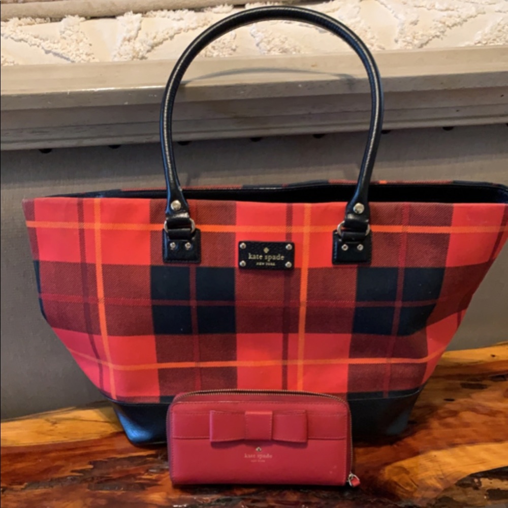 Authentic Late Spade large purse and wallet